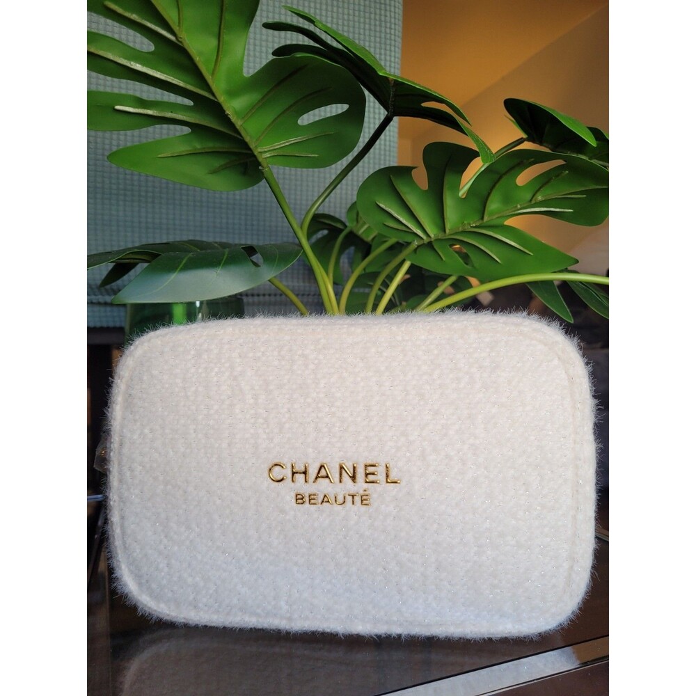 CHANEL White Puffy Makeup Bag Pouch Clutch Cosmetic Case - Picture 2 of 16